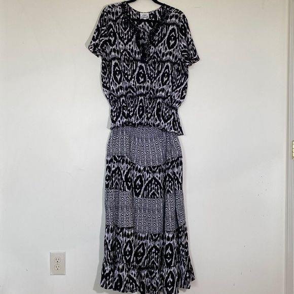 Oso casual two piece skirt, size extra, large, black, and white - Picture 1 of 10